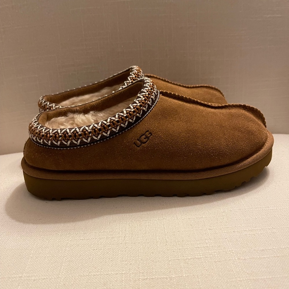 Ugg Tasman slippers. Like new. Size 7.